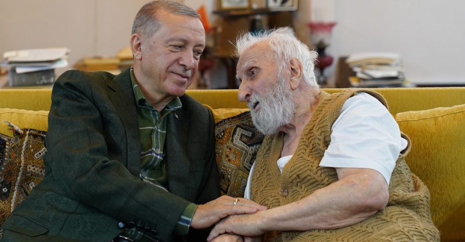 Cumhurbaşkanı Erdoğan, neyzen Niyazi Sayın'ı ziyaret etti